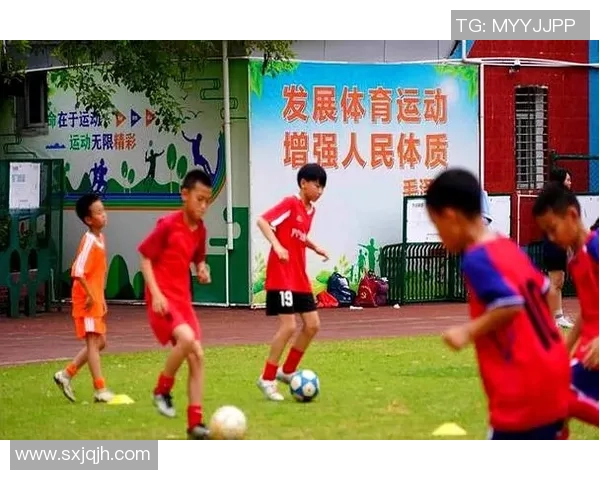 青少年足球学校助力梦想启航培养未来足球明星的成长之路