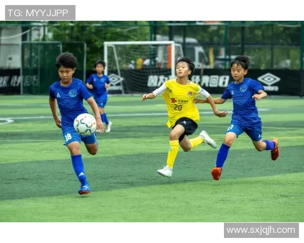 迈克在绿茵场上的精彩表现与足球梦想的追逐之旅